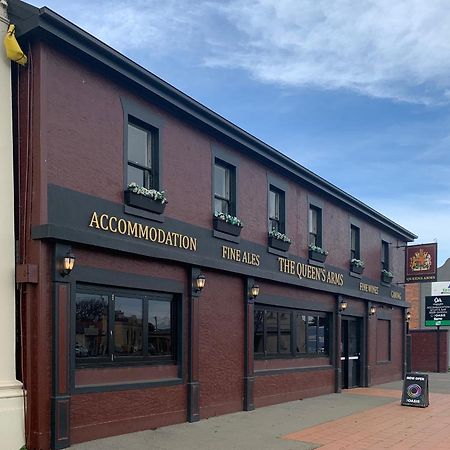 Queens Arms Hotel Longford Eksteriør billede