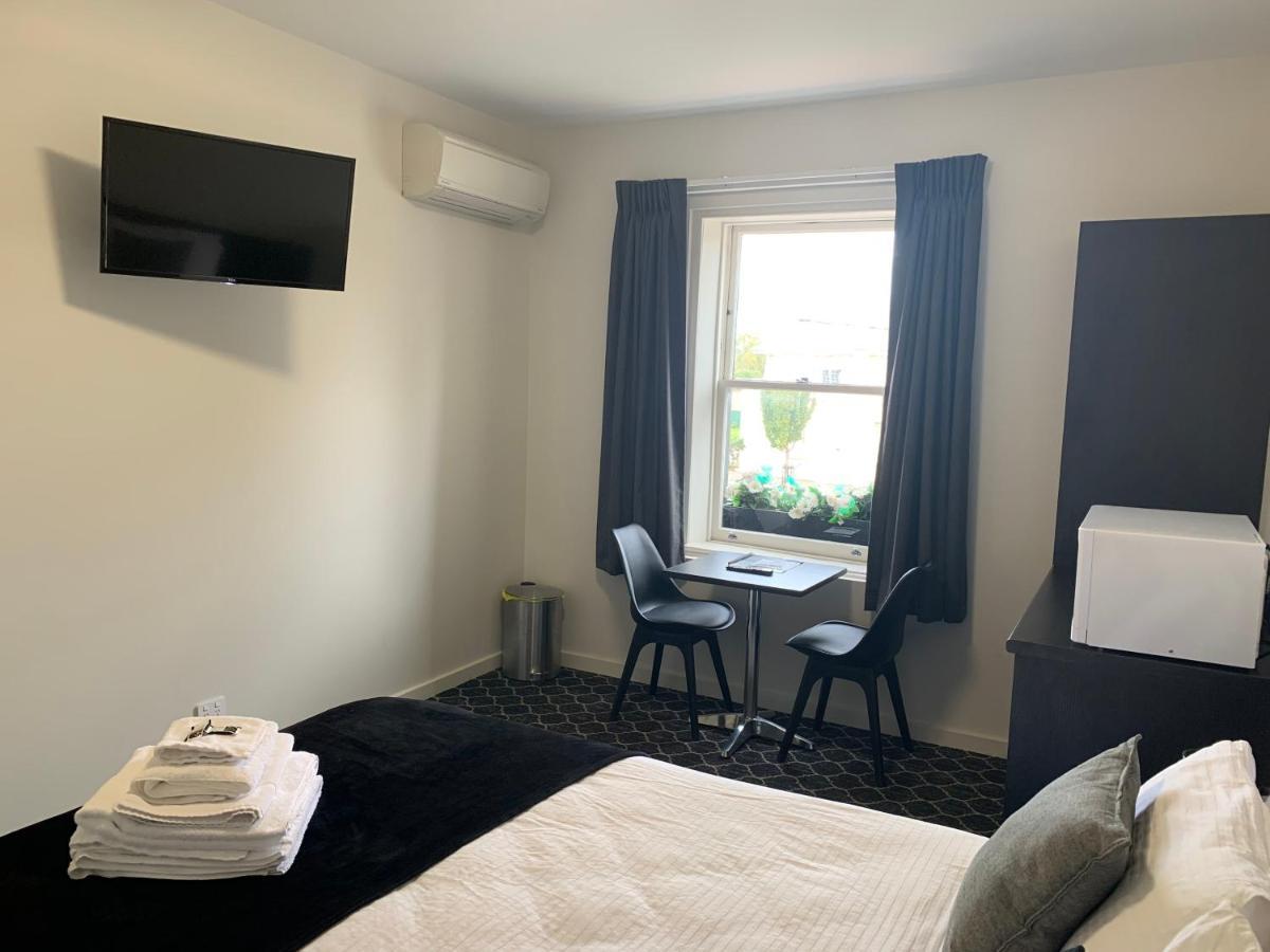 Queens Arms Hotel Longford Eksteriør billede