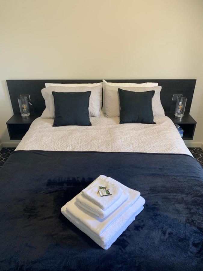 Queens Arms Hotel Longford Eksteriør billede