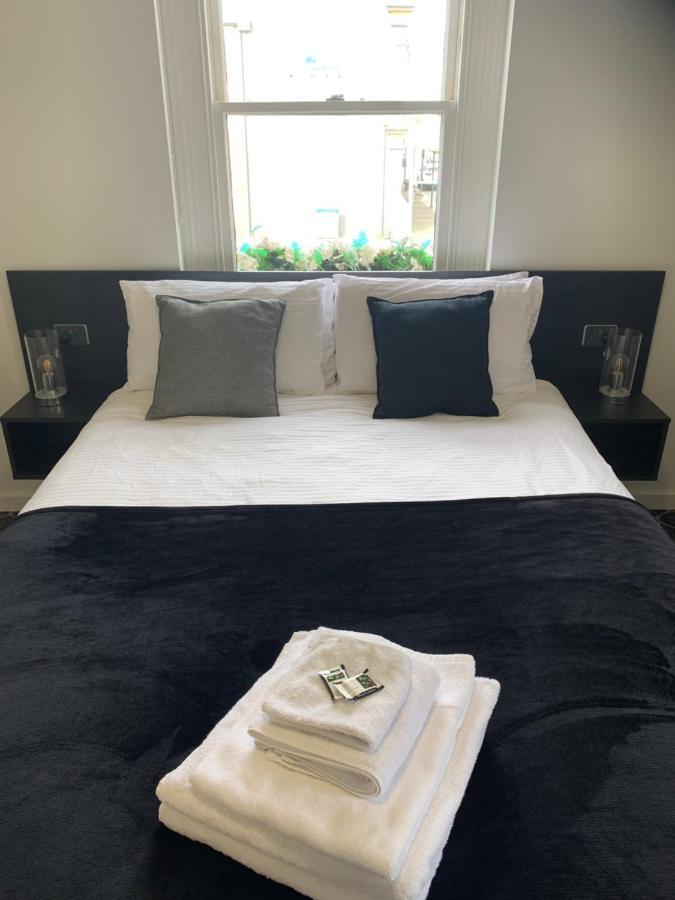 Queens Arms Hotel Longford Eksteriør billede